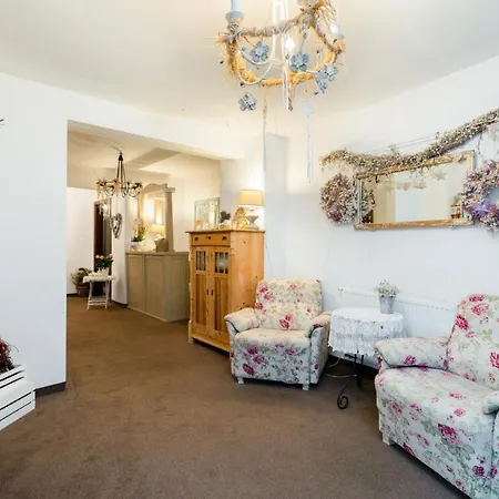 Izbica Alojamento de Acomodação e Pequeno-almoço 4*