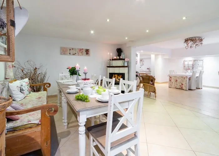 Couette-café Izbica Parking, Jacuzzi, Sauna Gratis 4*