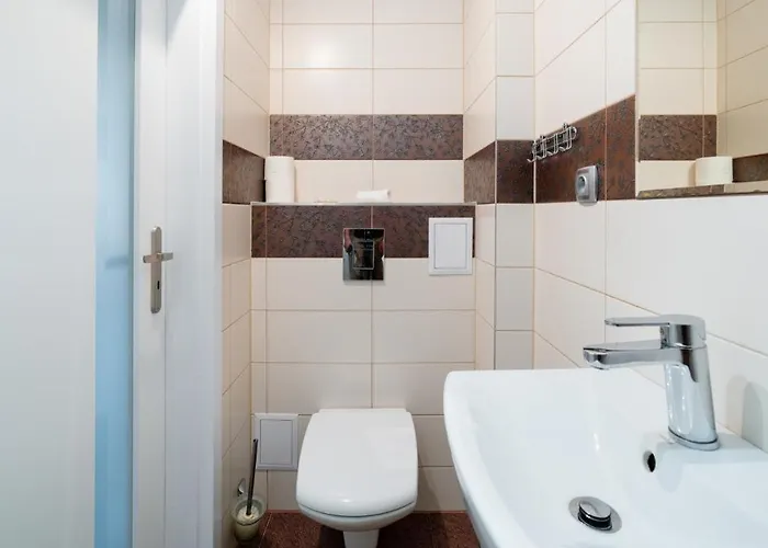 Couette-café Izbica Parking, Jacuzzi, Sauna Gratis