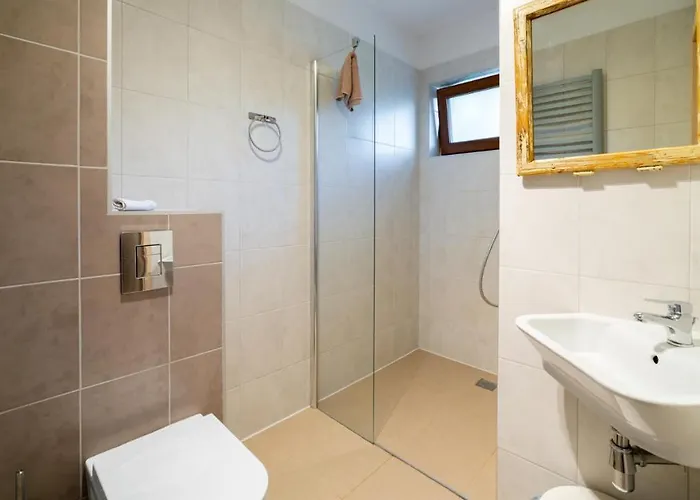 Izbica Parking, Jacuzzi, Sauna Gratis Couette-café 4*