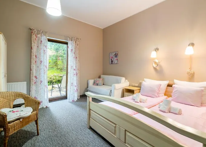 Couette-café Izbica Parking, Jacuzzi, Sauna Gratis