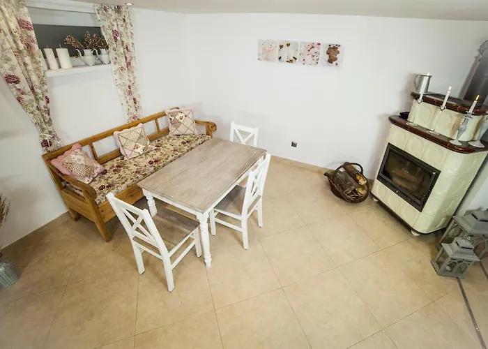 Couette-café Izbica Parking, Jacuzzi, Sauna Gratis