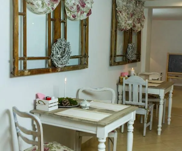 Couette-café Izbica Parking, Jacuzzi, Sauna Gratis