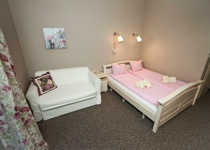 Couette-café Izbica Parking, Jacuzzi, Sauna Gratis