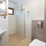 住宿加早餐酒店 Izbica Parking, Jacuzzi, Sauna Gratis