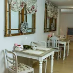住宿加早餐酒店 Izbica Parking, Jacuzzi, Sauna Gratis