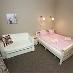 住宿加早餐酒店 Izbica Parking, Jacuzzi, Sauna Gratis
