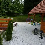 住宿加早餐酒店 Izbica Parking, Jacuzzi, Sauna Gratis 卡尔帕奇