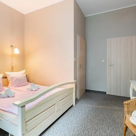 Izbica Parking, Jacuzzi, Sauna Gratis 住宿加早餐酒店 3*