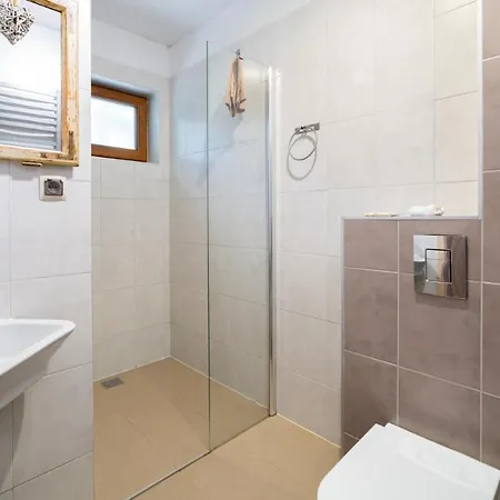 Bed & Breakfast Izbica Parking, Jacuzzi, Sauna Gratis