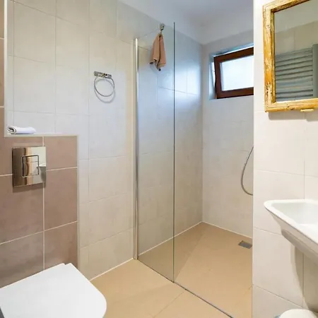 Izbica Parking, Jacuzzi, Sauna Gratis Bed & Breakfast 4*