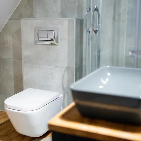 Izbica לינה וארוחת בוקר 4*