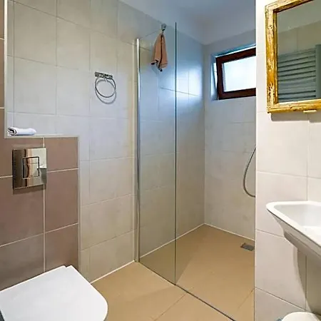 Izbica Parking, Jacuzzi, Sauna Gratis Panzió