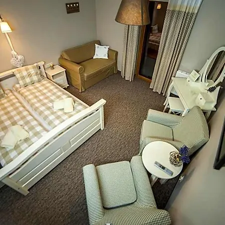 Izbica Parking, Jacuzzi, Sauna Gratis Panzió 4*