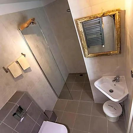 Izbica Parking, Jacuzzi, Sauna Gratis Bed & Breakfast 4*