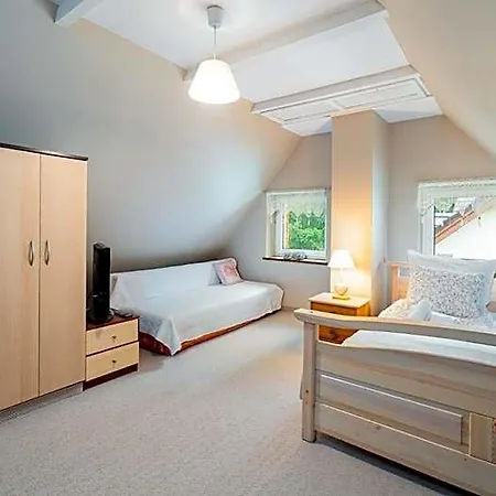 Izbica Parking, Jacuzzi, Sauna Gratis Bed & Breakfast