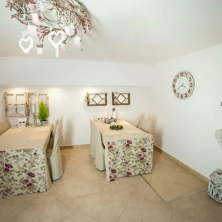 Izbica Parking, Jacuzzi, Sauna Gratis 3* カルパッチ